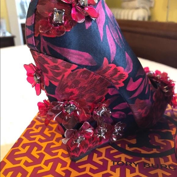 Tory Burch  120 MM  printed matte satin wedge - Picture 4 of 6